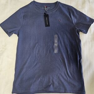 NWT. Tommy Hilfiger Kids Navy Blue T-Shirt. Size L (12-14).